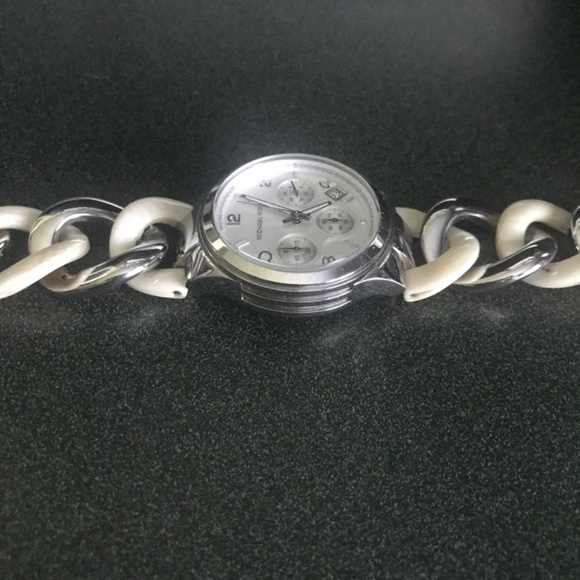 Michael Kors Silver-tone Women’s Runway Twist Chronograph Watch MK-4263 - Picture 8 of 11